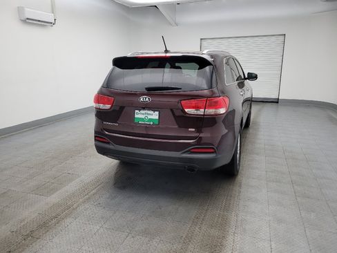 Used 2016 Kia Sorento FWD image 7