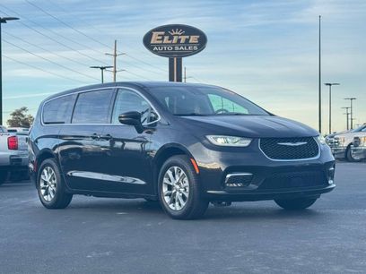 Used 2023 Chrysler Pacifica Touring-L