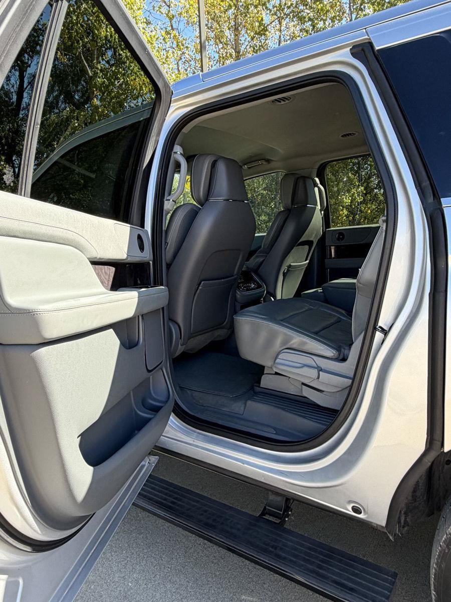 Used 2019 Lincoln Navigator L Select w/ Cargo Package AWD/4WD image 14