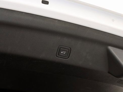 Used 2023 Chevrolet Suburban Premier image 31