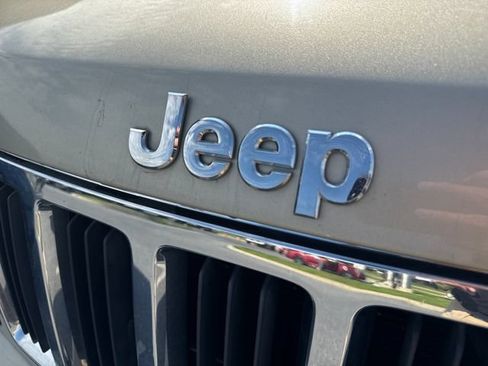Used 2011 Jeep Grand Cherokee Limited AWD/4WD image 12