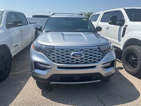 Used 2023 Ford Explorer Platinum w/ Technology Package AWD/4WD image 4