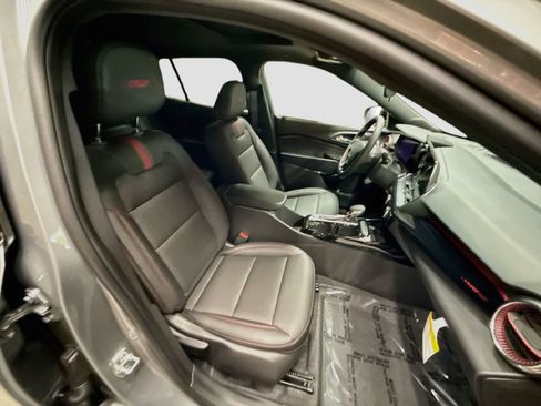 New 2026 Chevrolet Trax RS w/ Sunroof Package FWD image 31