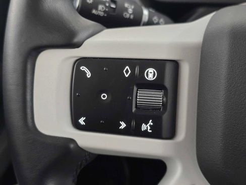 Used 2025 Land Rover Defender 110 X-Dynamic SE image 29