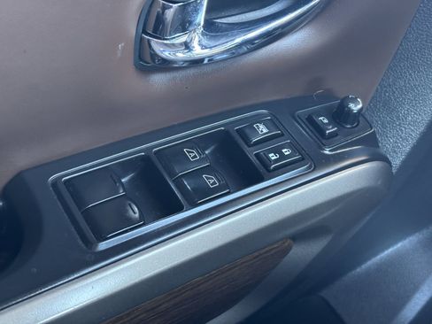 Used 2021 Nissan Titan Platinum Reserve image 18