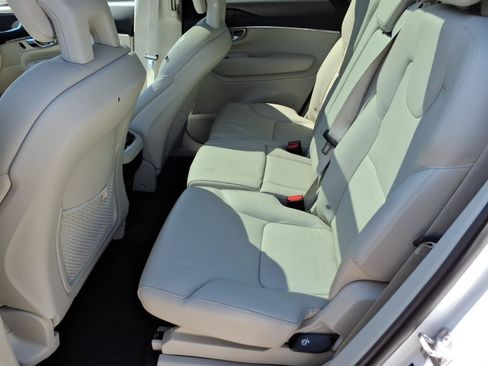 Used 2020 Volvo XC90 T5 Momentum w/ Protection Package Premier AWD/4WD image 24