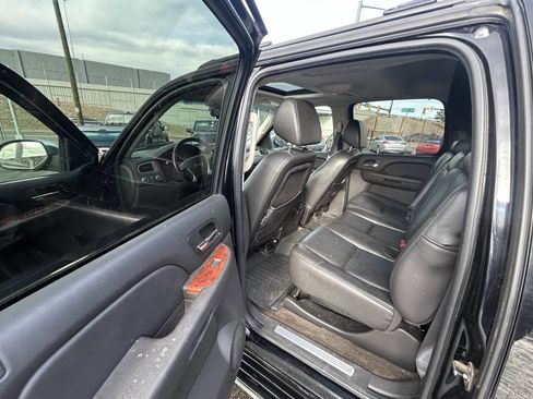 Used 2009 Chevrolet Avalanche LTZ AWD/4WD image 12