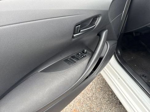 Used 2022 Toyota Corolla LE FWD image 11