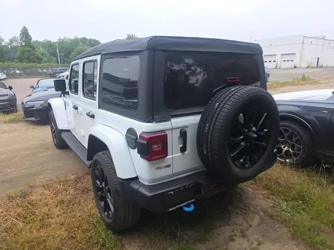 Used 2023 Jeep Wrangler Unlimited Sahara w/ Cold Weather Group AWD/4WD image 4