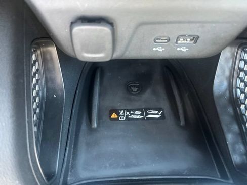 Used 2024 Chevrolet TrailBlazer RS w/ Convenience Package AWD/4WD image 36
