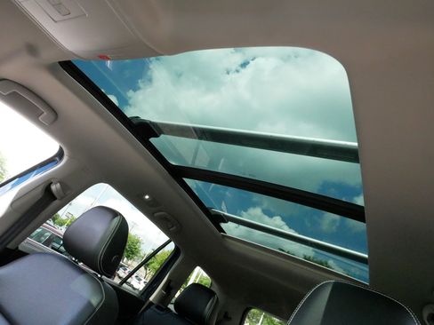 Certified 2023 Volkswagen Atlas SE w/ Panoramic Sunroof Package AWD/4WD image 33