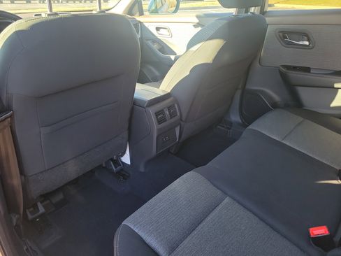 Used 2022 Nissan Rogue SV image 10