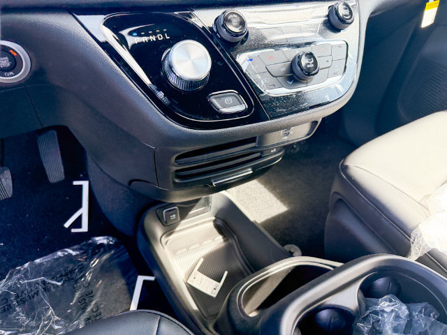 New 2026 Chrysler Pacifica Select AWD/4WD image 19
