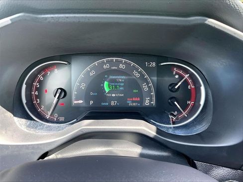 Used 2025 Toyota RAV4 XLE AWD/4WD image 24