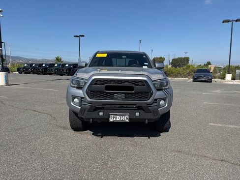 Used 2018 Toyota Tacoma TRD Off-Road AWD/4WD image 2