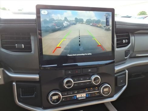 Used 2024 Ford Expedition XLT RWD image 16