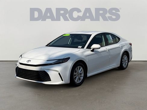 Used 2025 Toyota Camry LE image 3