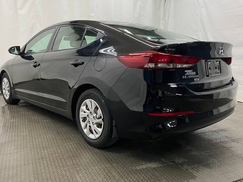 Used 2018 Hyundai Elantra SE w/ Winter Weather Package FWD image 6