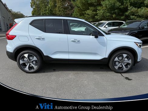 Used 2026 Volvo XC40 B5 Plus w/ Protection Package Premier image 9