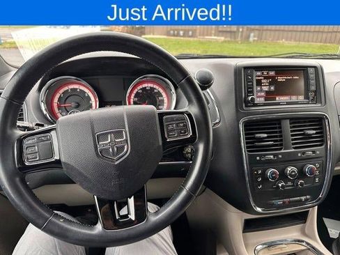 Used 2017 Dodge Grand Caravan SXT image 11