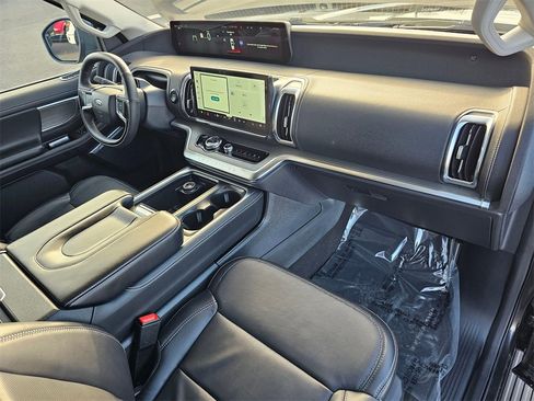 Certified 2025 Ford Expedition Max Platinum image 16