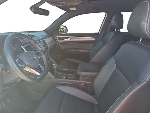 Used 2021 Volkswagen Atlas Cross Sport SE w/ Panoramic Sunroof Package FWD image 10