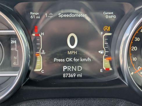Used 2019 Jeep Wrangler Unlimited Sahara w/ Uconnect 4C Nav & Sound Group AWD/4WD image 14