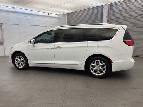 Used 2017 Chrysler Pacifica Touring-L Plus image 9