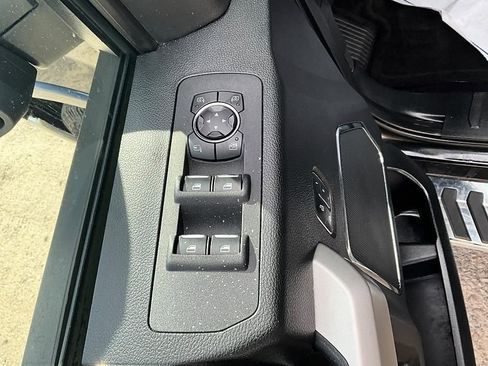 Used 2015 Ford F150 Lariat image 13