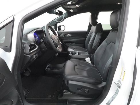New 2027 Chrysler Pacifica Select FWD image 21