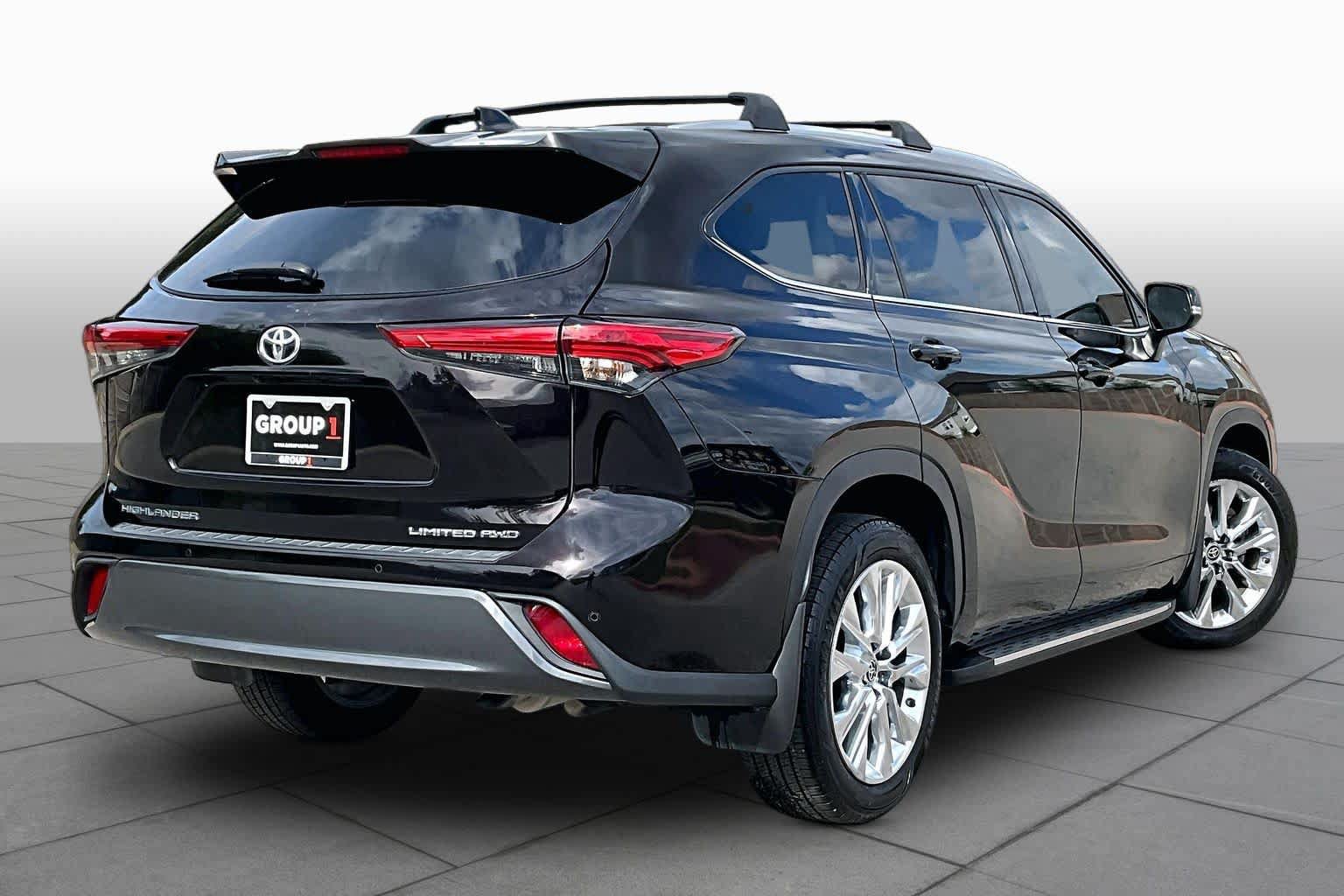 Used 2022 Toyota Highlander Limited AWD/4WD image 12