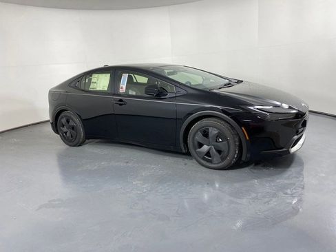 New 2026 Toyota Prius SE image 3