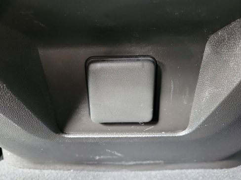 Used 2023 Chevrolet Suburban Z71 image 13