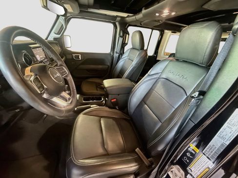 Used 2022 Jeep Wrangler Unlimited Sahara AWD/4WD image 21