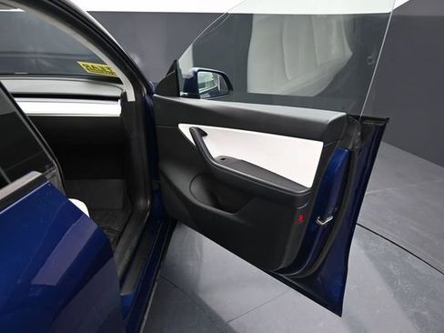Used 2021 Tesla Model Y Long Range AWD/4WD image 11
