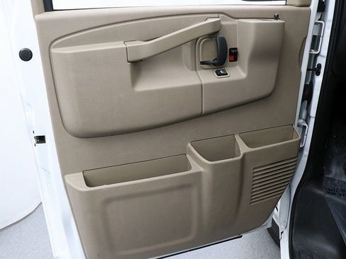 Certified 2023 GMC Savana 2500 Extended w/ Driver Convenience Package image 17