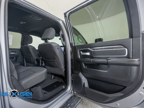 Used 2024 RAM 2500 Big Horn w/ Night Edition AWD/4WD image 34