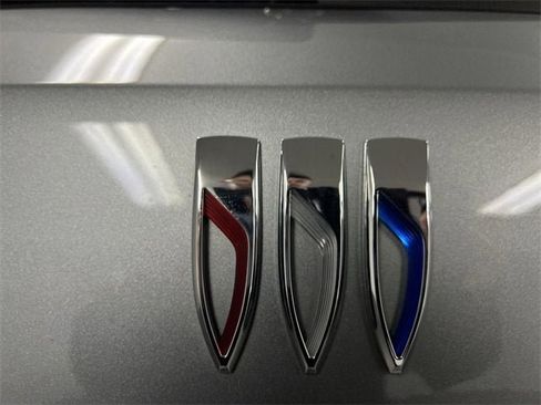 Used 2024 Buick Envision Avenir image 32