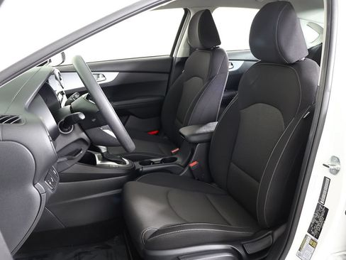 Used 2024 Kia Forte LXS w/ LXS Technology Package FWD image 27