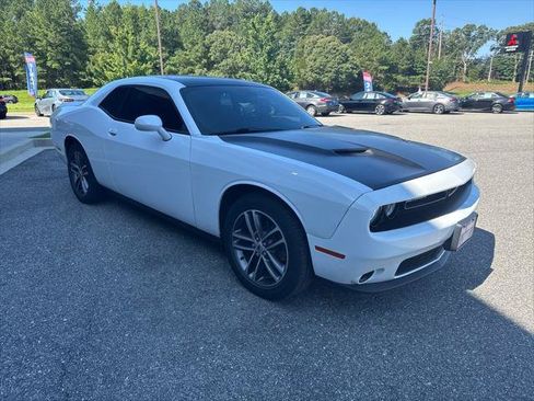 Used 2019 Dodge Challenger SXT AWD/4WD image 3