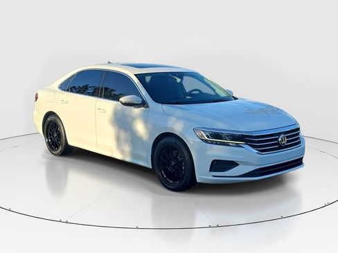 Used 2021 Volkswagen Passat 2.0T SE FWD image 3