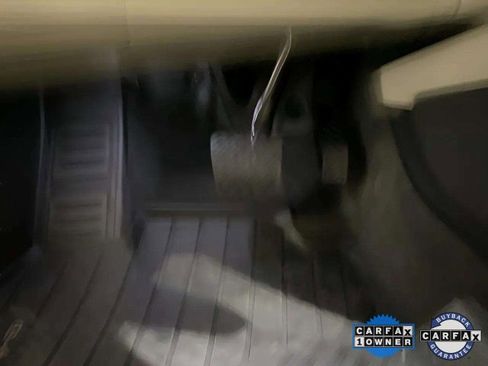 Used 2024 Audi Q8 e-tron Premium image 27