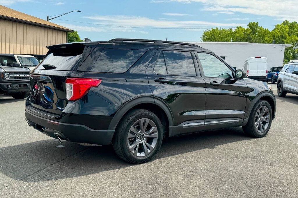 Used 2023 Ford Explorer XLT w/ Equipment Group 202A AWD/4WD image 3