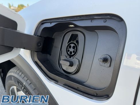 New 2026 Chevrolet Equinox EV LT image 31