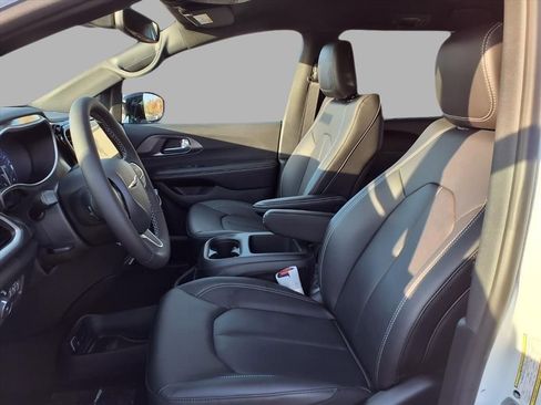 New 2026 Chrysler Pacifica Select image 20