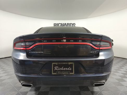 Used 2018 Dodge Charger SXT image 4