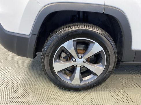 Certified 2019 Jeep Cherokee Limited w/ Trailer Tow Group image 35