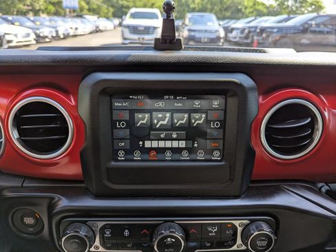 Used 2021 Jeep Wrangler Unlimited Rubicon w/ Cold Weather Group AWD/4WD image 20