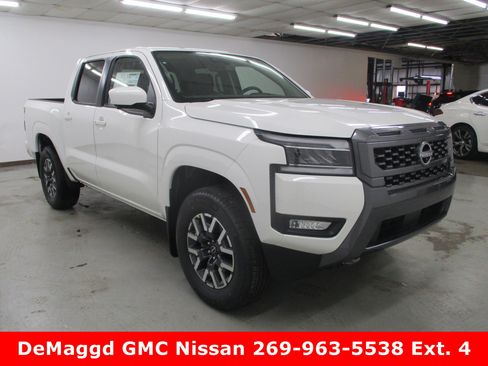 New 2025 Nissan Frontier SL image 8