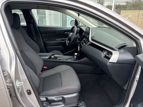 Used 2020 Toyota C-HR LE FWD image 34